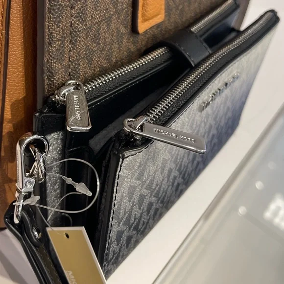 MICHAEL KORS Jet Set Lg Ombré Signature Logo Double Zip Wristlet Phone Holdr
NWT - Picture 9 of 16